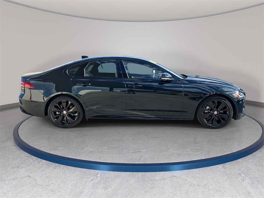 2021 Jaguar XF R-Dynamic SE photo 4