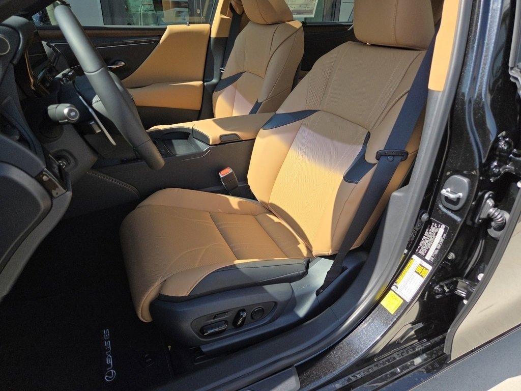 2025 Lexus ES 350 Ultra Luxury photo 4