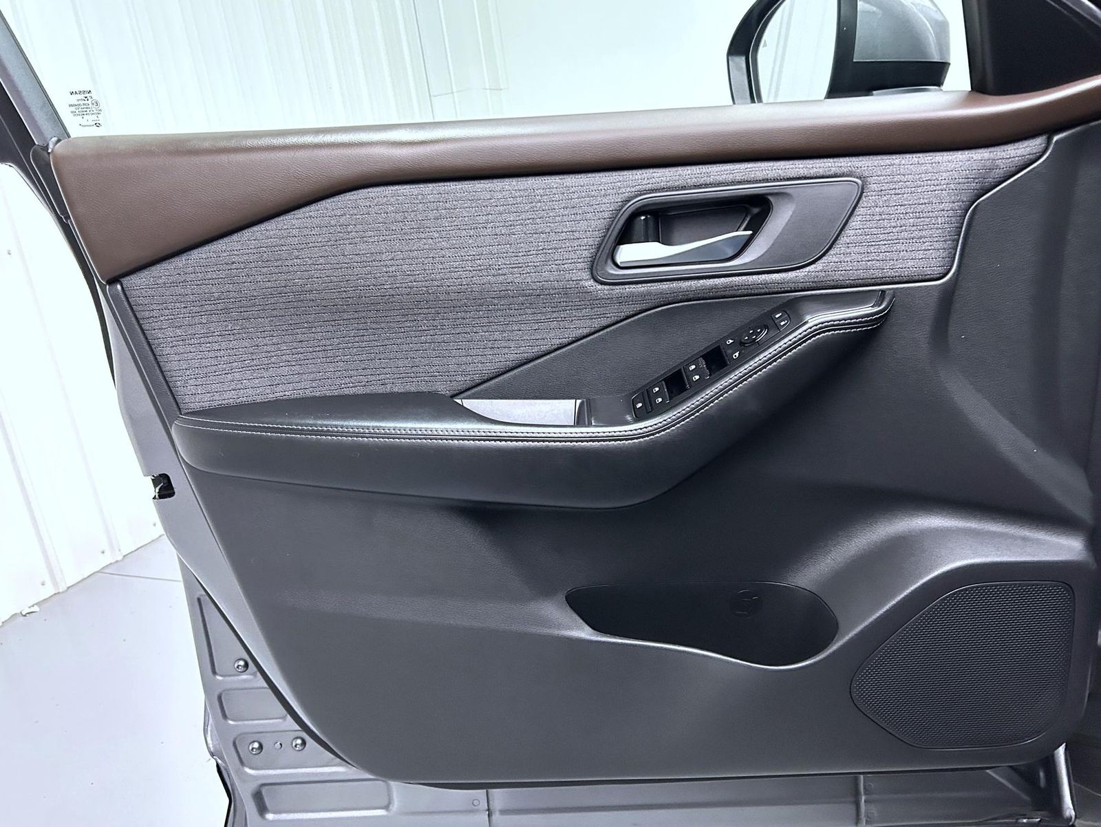 2021 Nissan Rogue SV photo 9