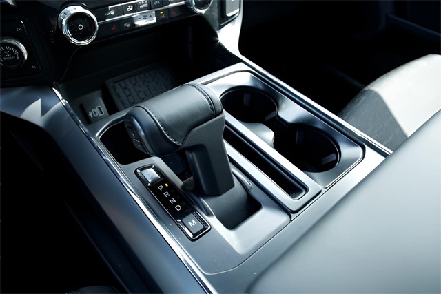 2025 Ford F-150 XLT photo 6