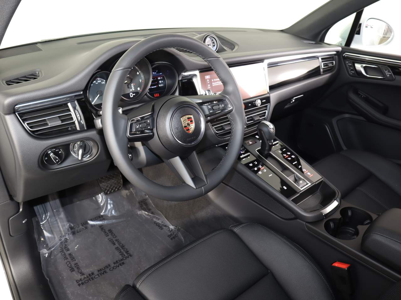 2025 Porsche Macan T photo 4