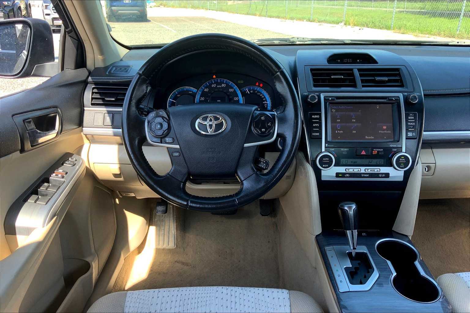 2014 Toyota Camry Hybrid XLE photo 4