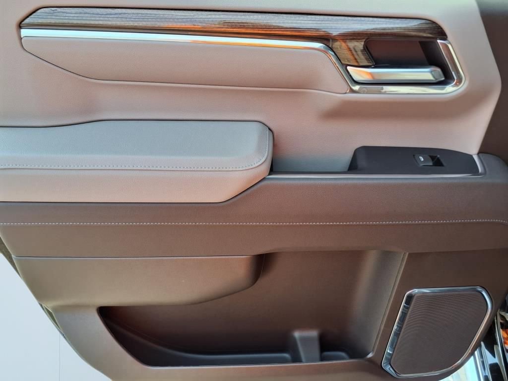 2025 Chevrolet Silverado 1500 LT photo 9
