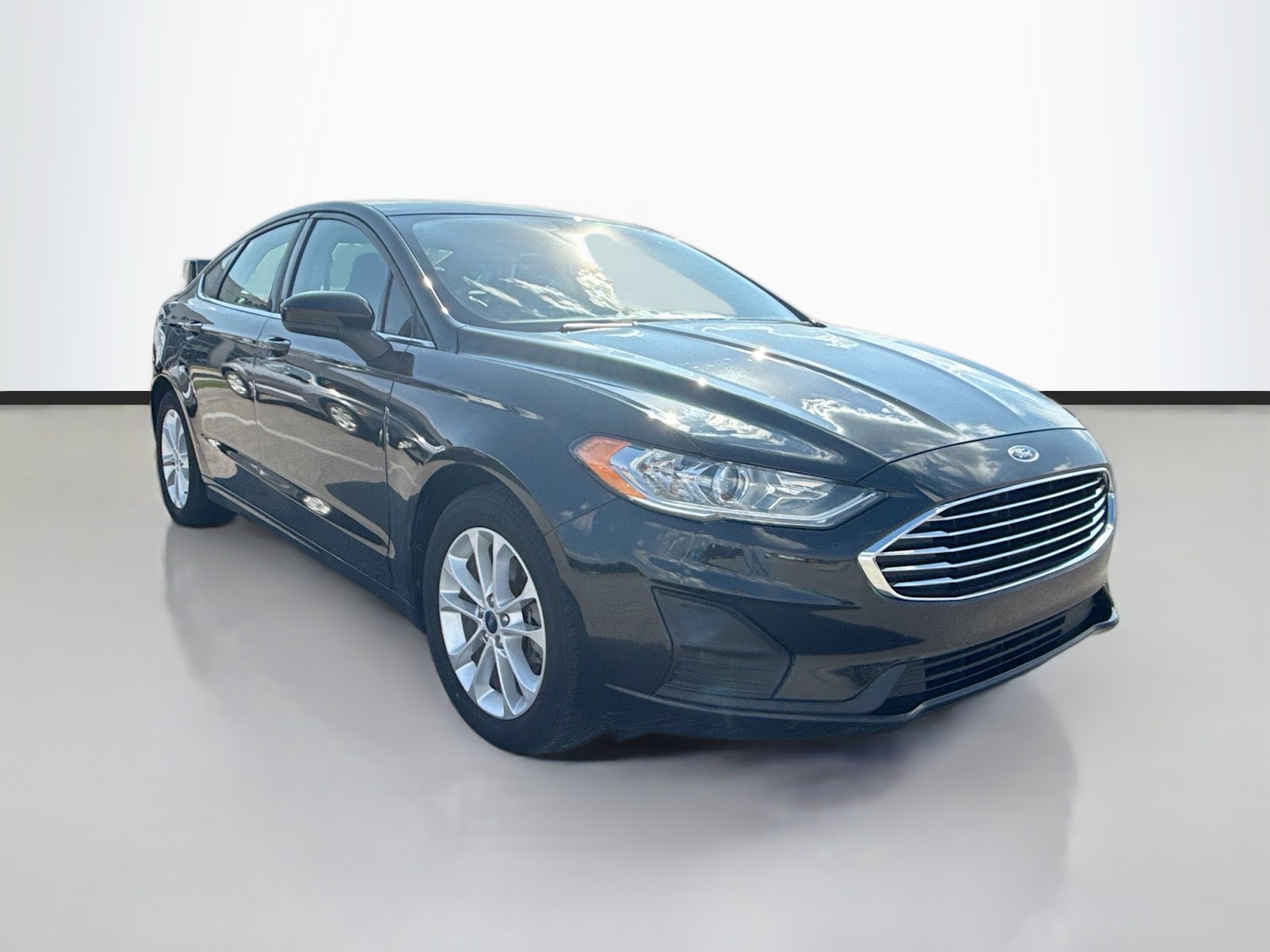 2020 Ford Fusion SE photo 3