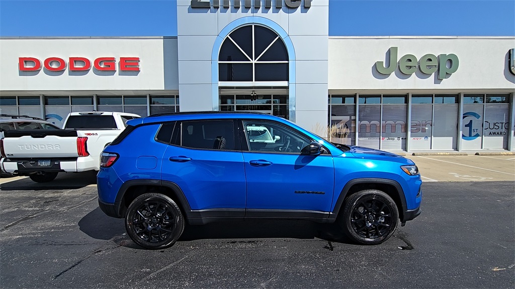 2026 Jeep Compass Latitude Altitude photo 3