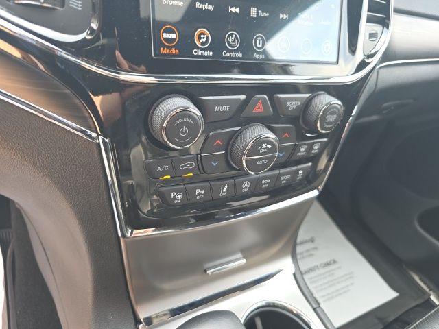 2021 Jeep Grand Cherokee Anniversary Edition photo 15