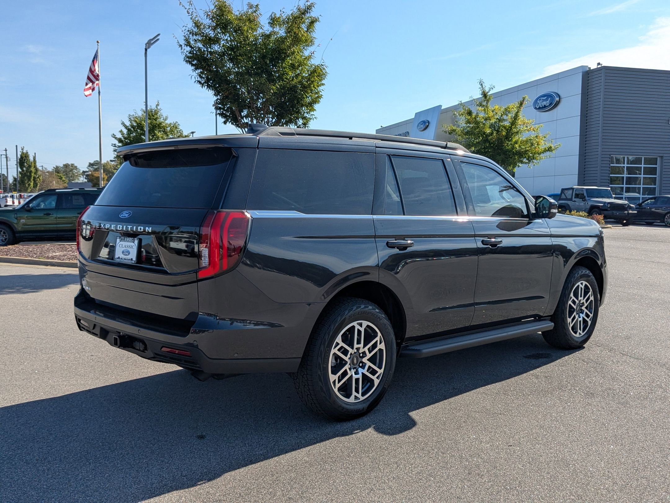 2025 Ford Expedition photo 5
