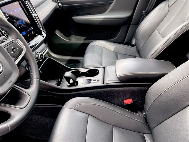 2024 Volvo XC40 AWD photo 13