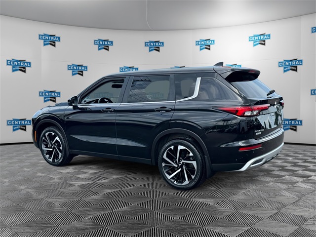 2024 Mitsubishi Outlander SE Black Edition photo 2