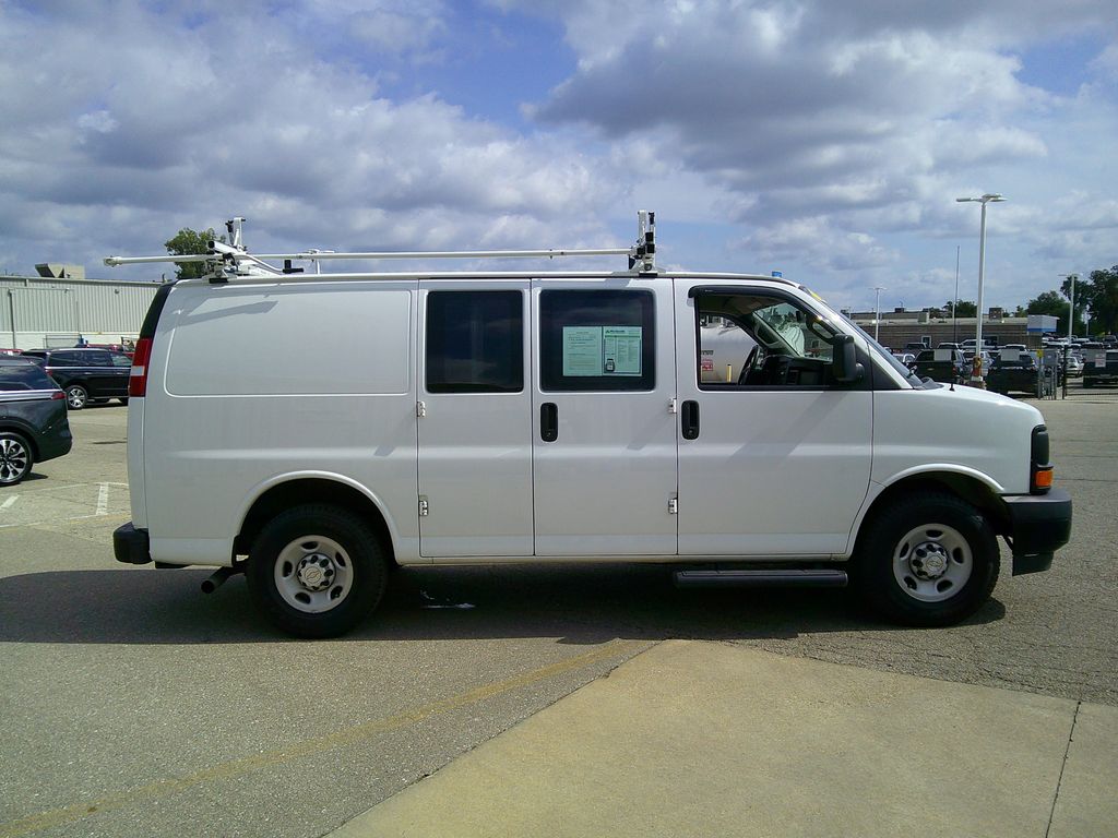 2017 Chevrolet Express 2500 Work Van photo 8
