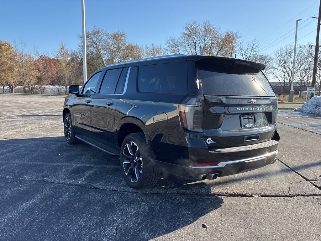 2025 Chevrolet Suburban High Country photo 4