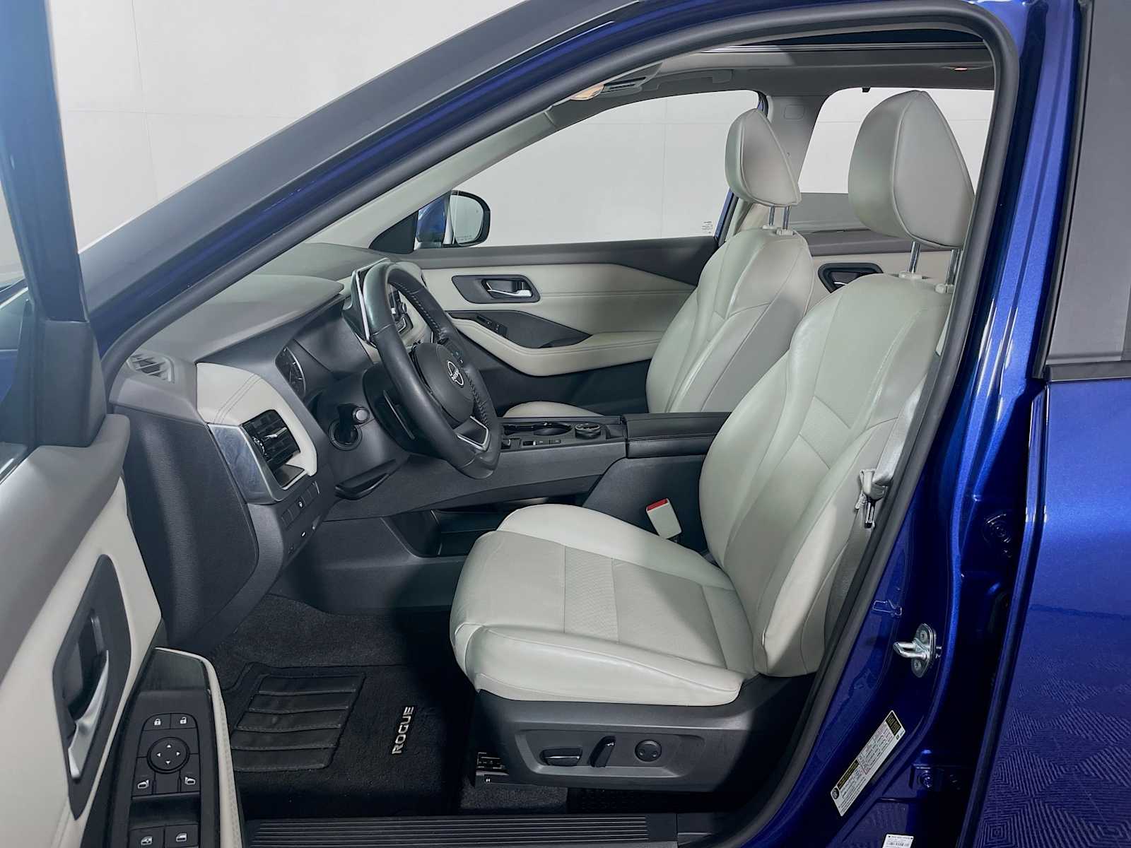 2023 Nissan Rogue SV photo 13