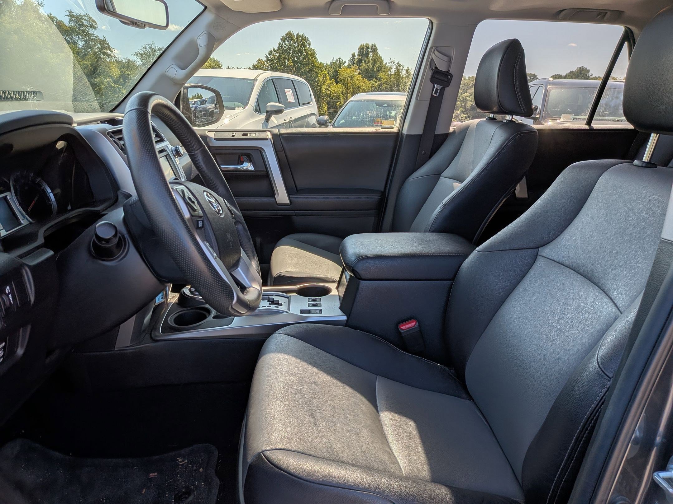 2016 Toyota 4Runner SR5 photo 9
