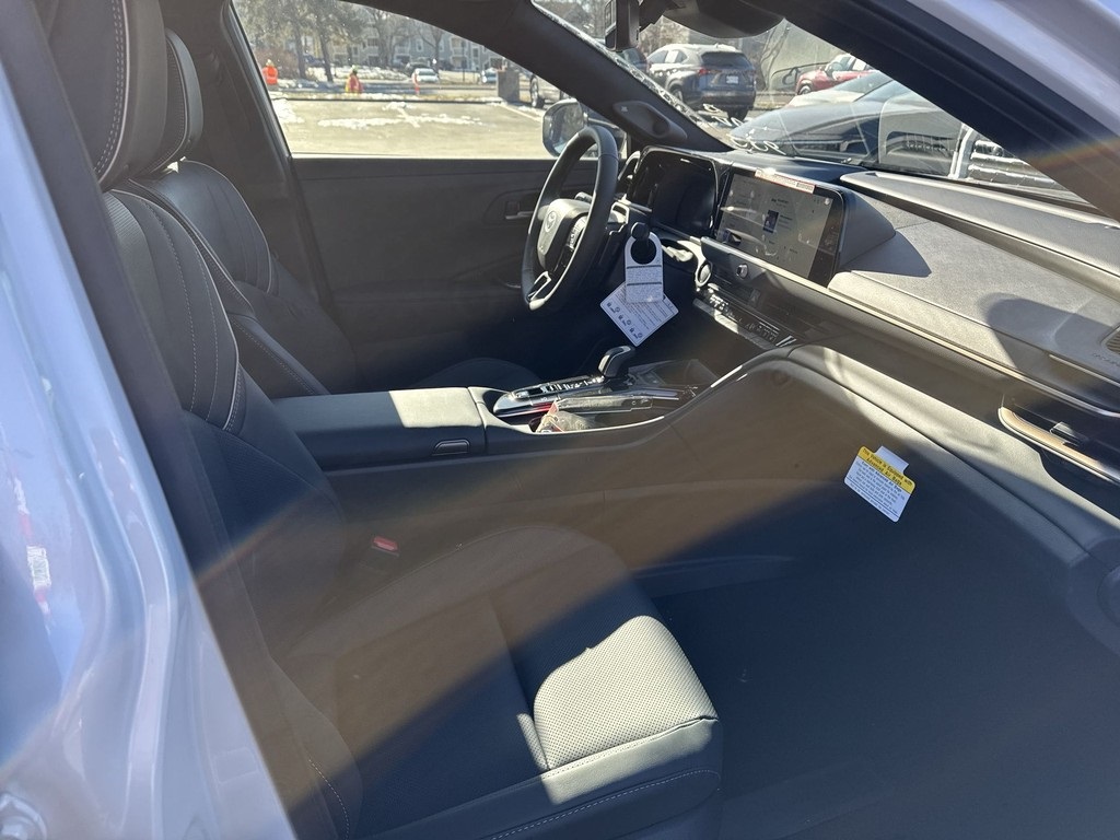 2025 Toyota Crown Platinum photo 11