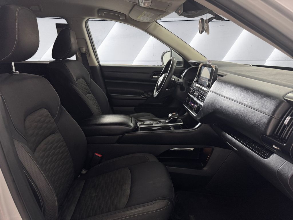 2022 Nissan Pathfinder S photo 13