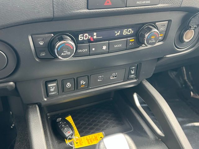 2022 Nissan Frontier SV photo 14