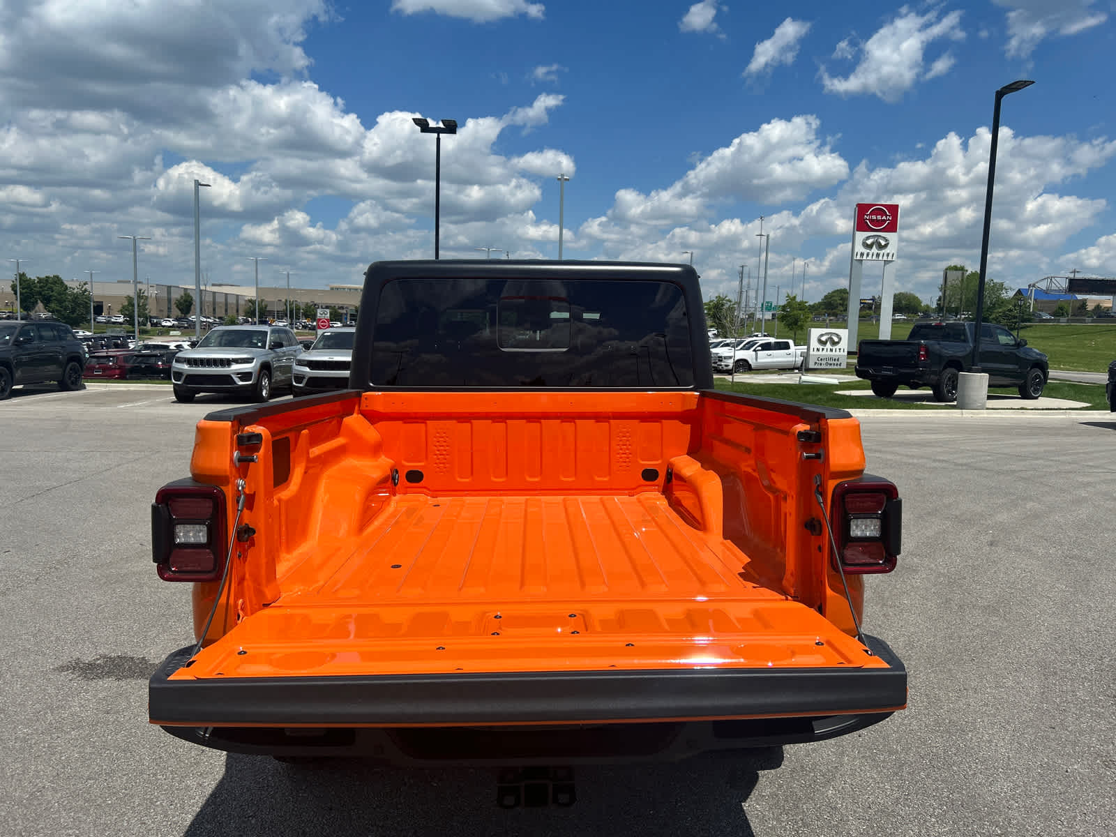 2025 Jeep Gladiator Willys Sport S photo 9