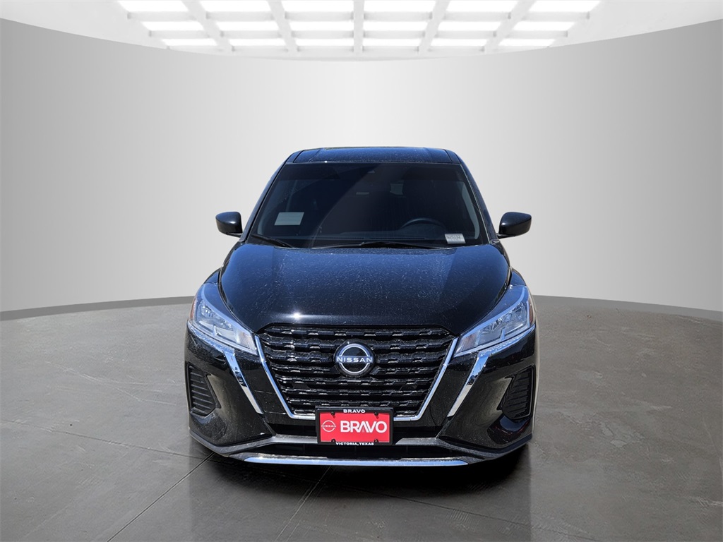 2025 Nissan Kicks Play S photo 2