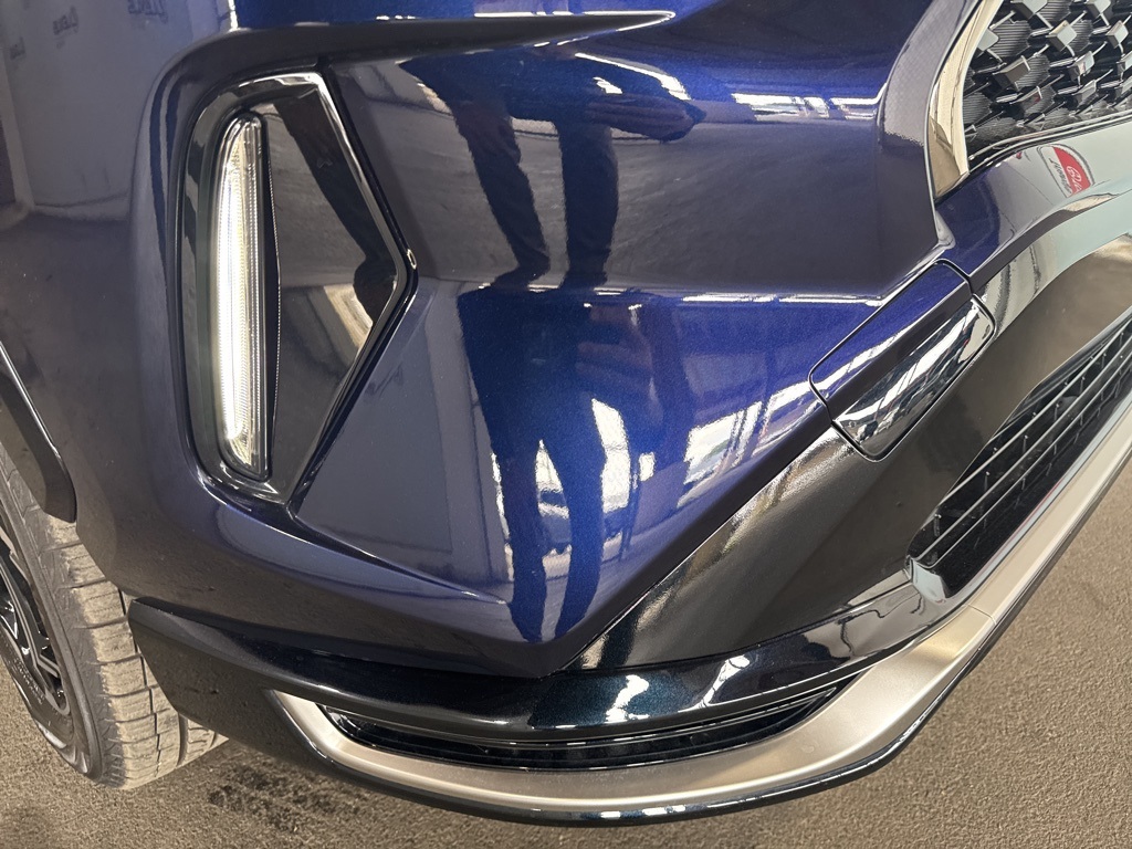 2025 Toyota RAV4 Hybrid XSE photo 11