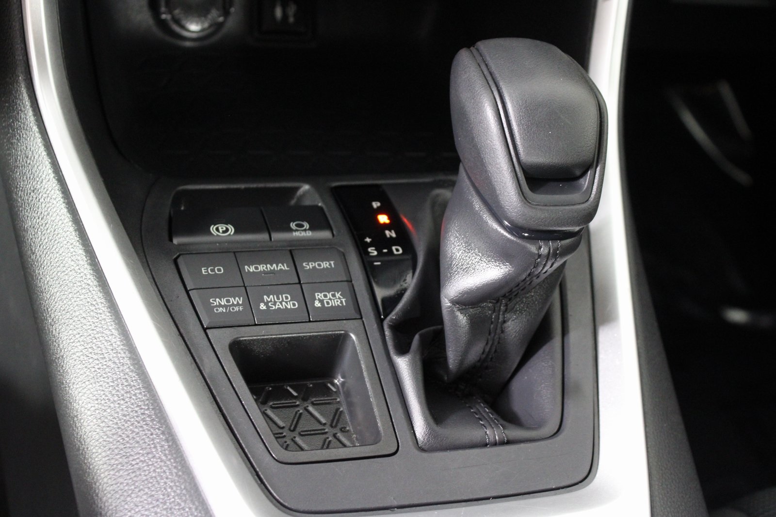 2019 Toyota RAV4 LE photo 26