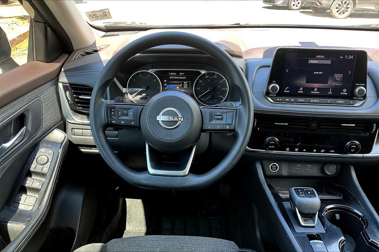 2022 Nissan Rogue SV photo 4