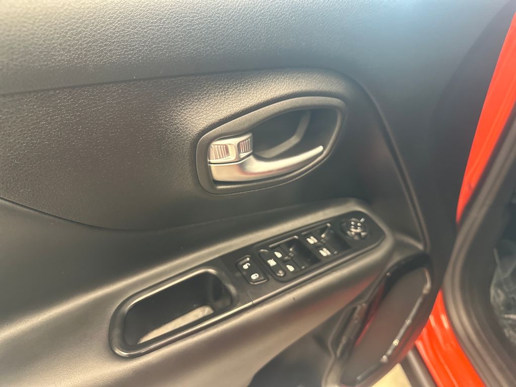 2018 Jeep Renegade Latitude North Edition photo 13