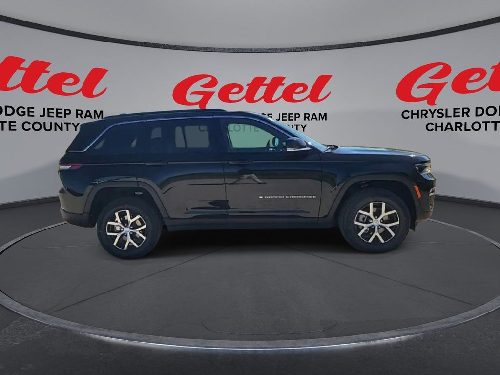 2025 Jeep Grand Cherokee Limited photo 4