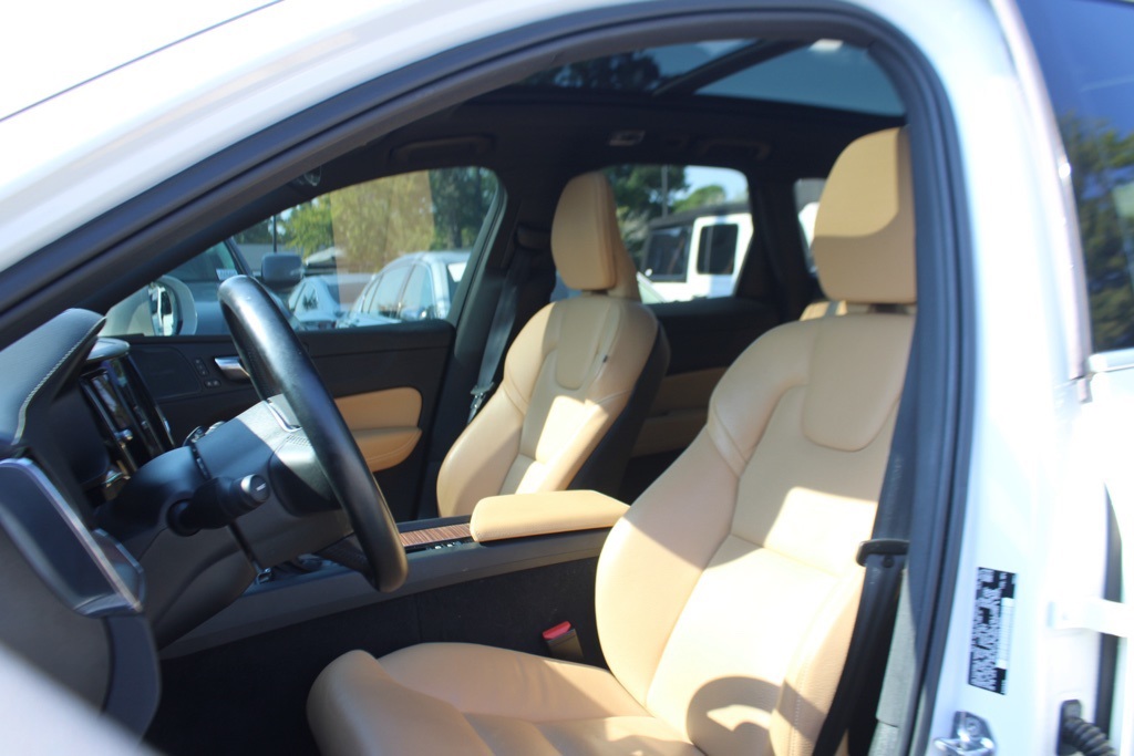 2020 Volvo XC60 T5 Inscription photo 4