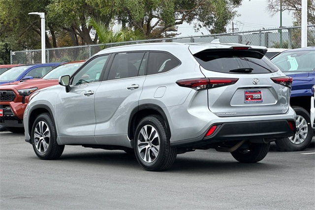 2024 Toyota Highlander XLE photo 5