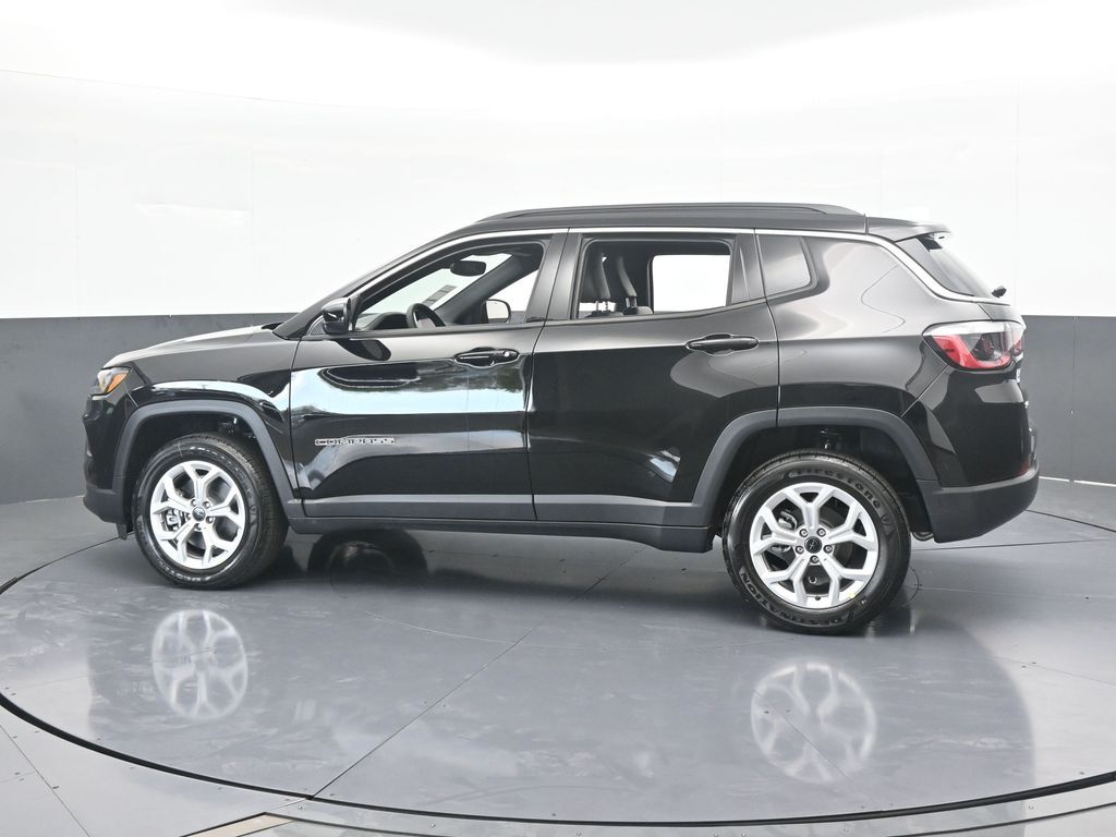 2026 Jeep Compass Latitude photo 3