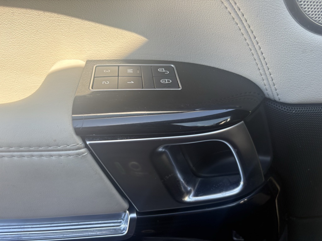 2017 Land Rover Range Rover Supercharged LWB photo 20