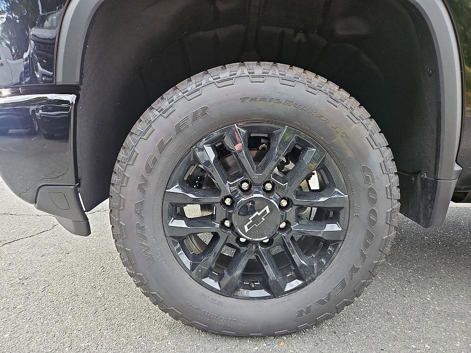 2025 Chevrolet Silverado 2500HD LT photo 9