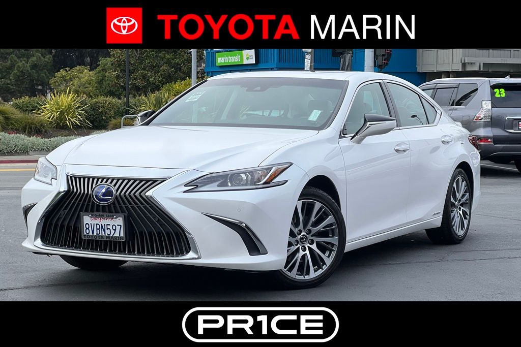 2021 Lexus ES Hybrid 300h's photo