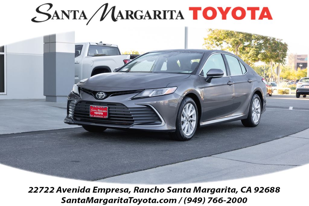 2023 Toyota Camry LE's photo
