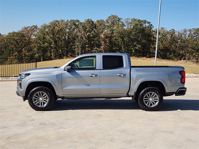 2025 Chevrolet Colorado Work Truck LT photo 3