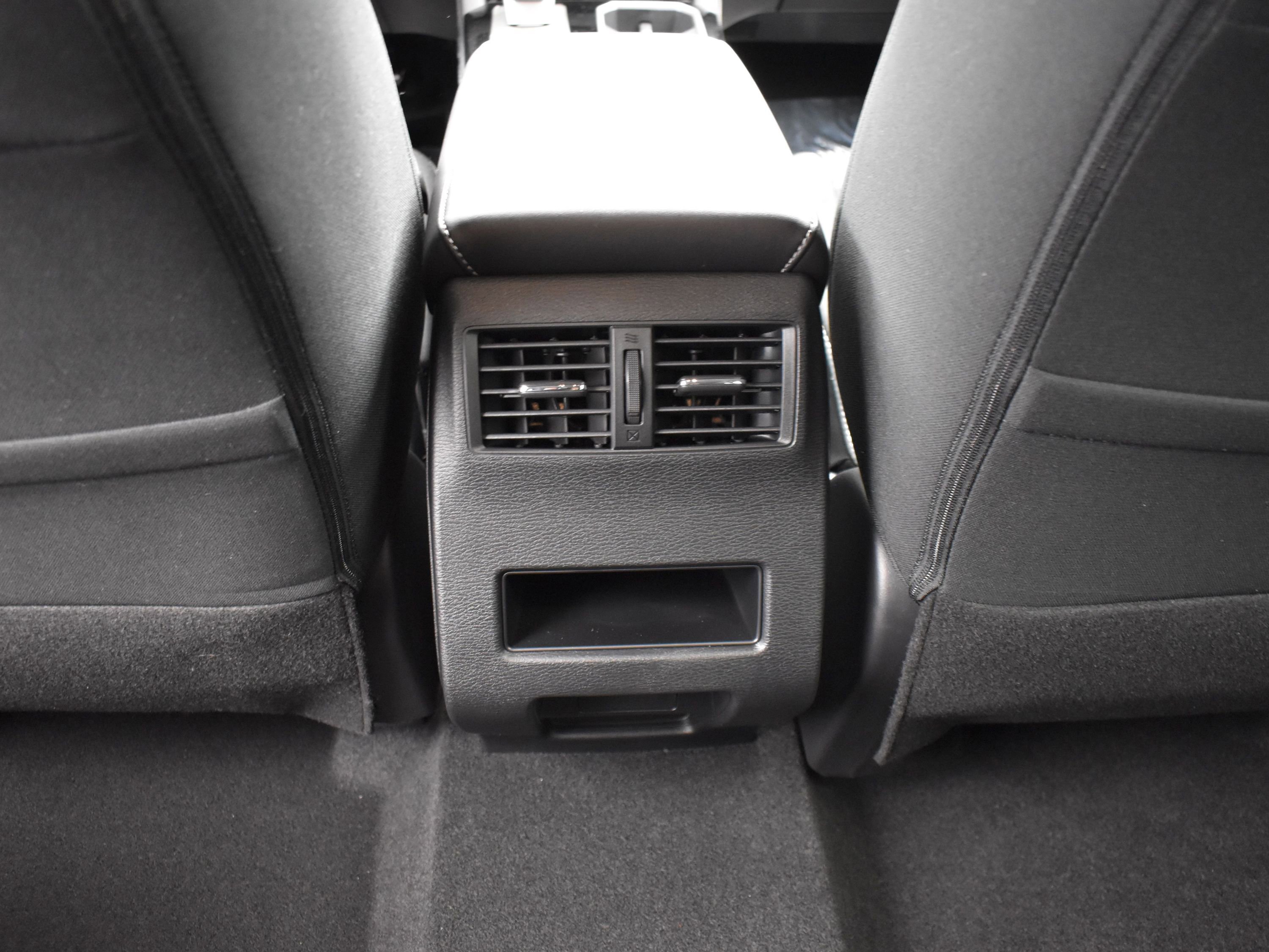 2025 Mitsubishi Outlander ES photo 14