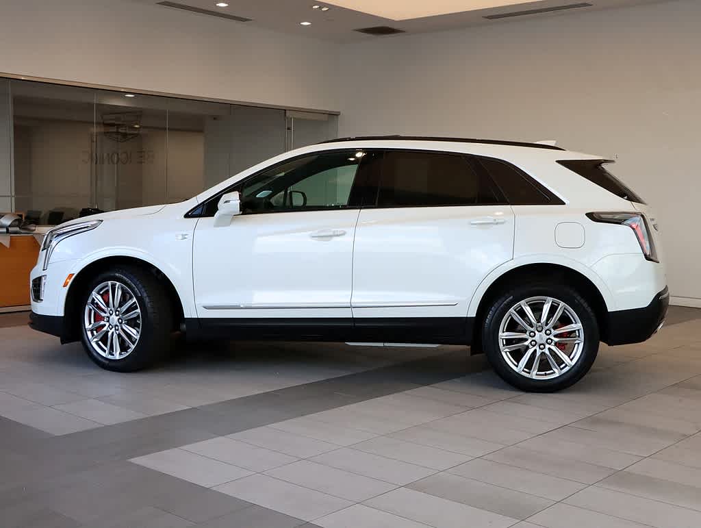 2022 Cadillac XT5 Sport photo 2