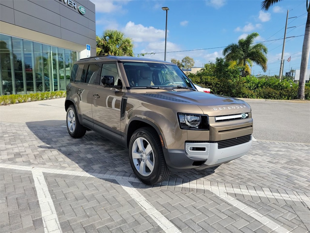 2025 Land Rover Defender 110 S photo 6