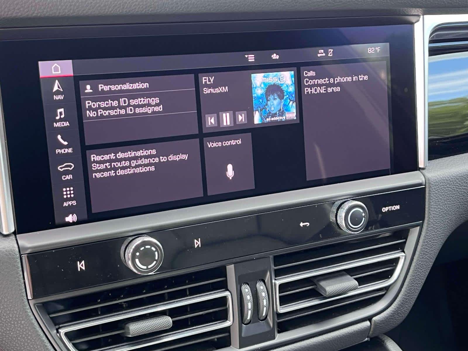 2024 Porsche Macan Base photo 20