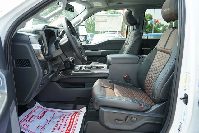 2025 FORD F-250 - Image 33