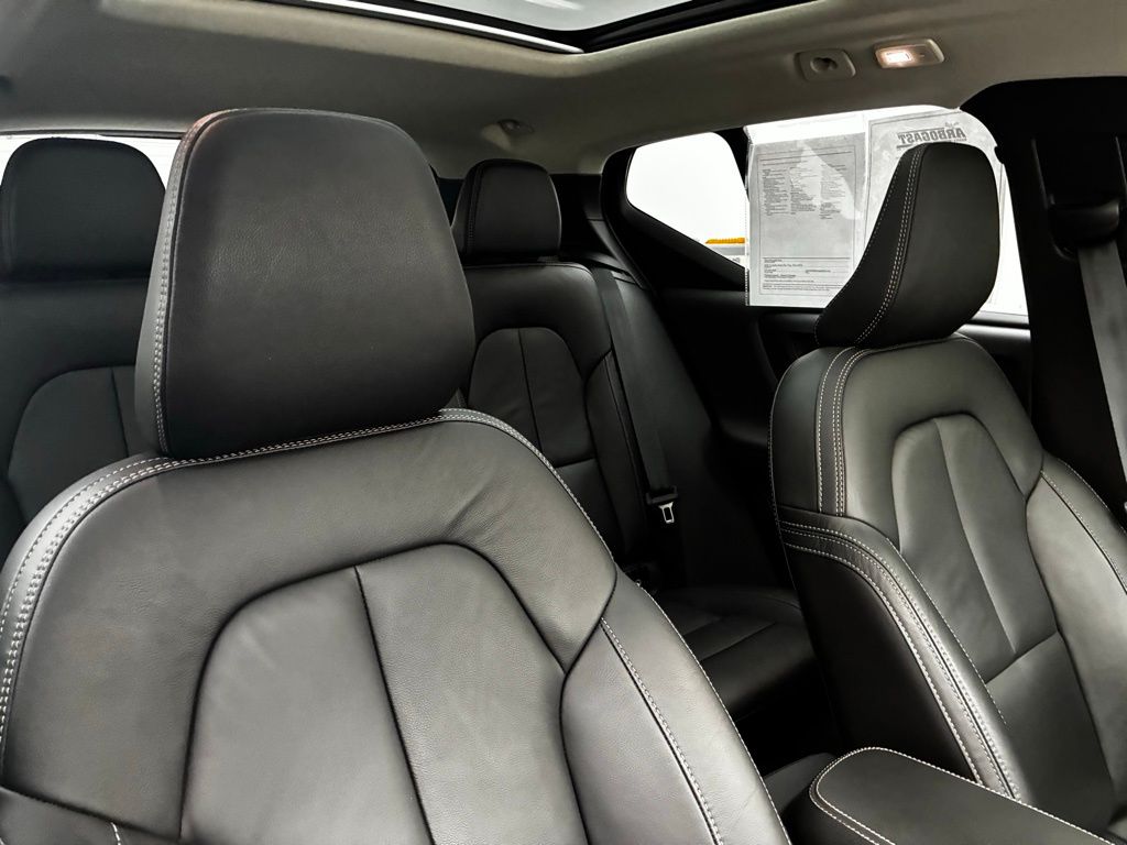 2023 Volvo XC40 Plus photo 23