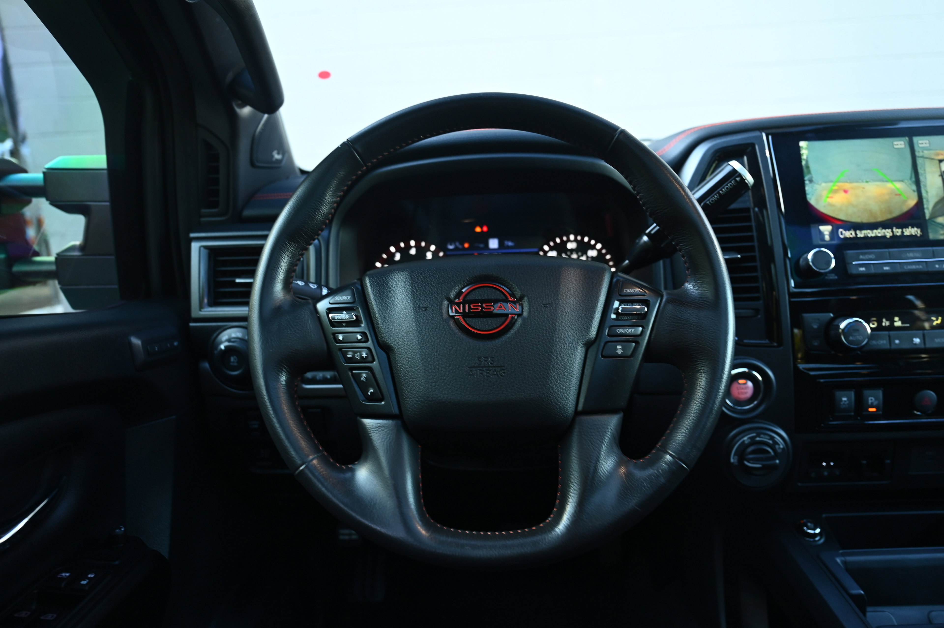 2024 Nissan Titan PRO-4X photo 33