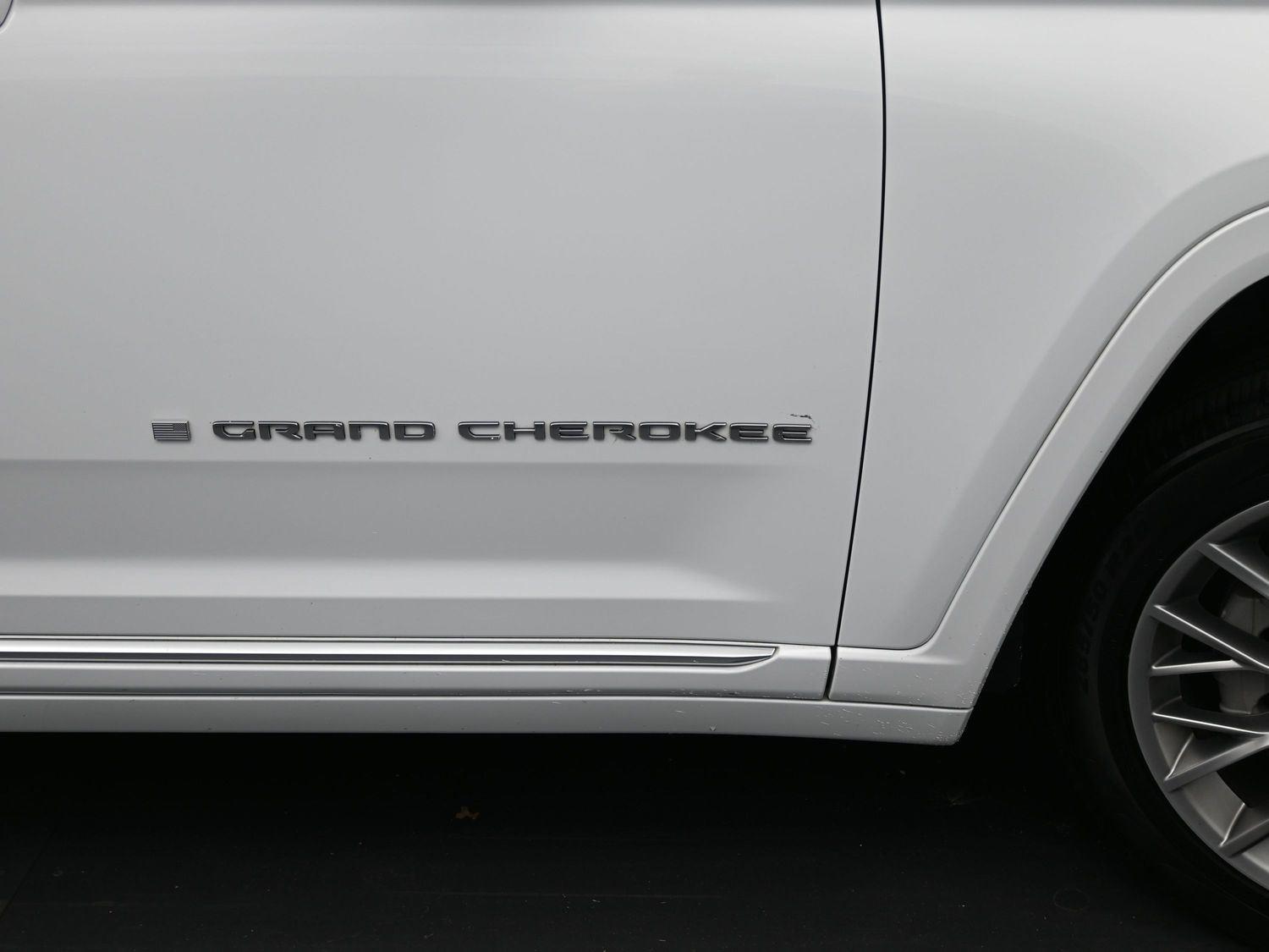 2022 Jeep Grand Cherokee Summit photo 4