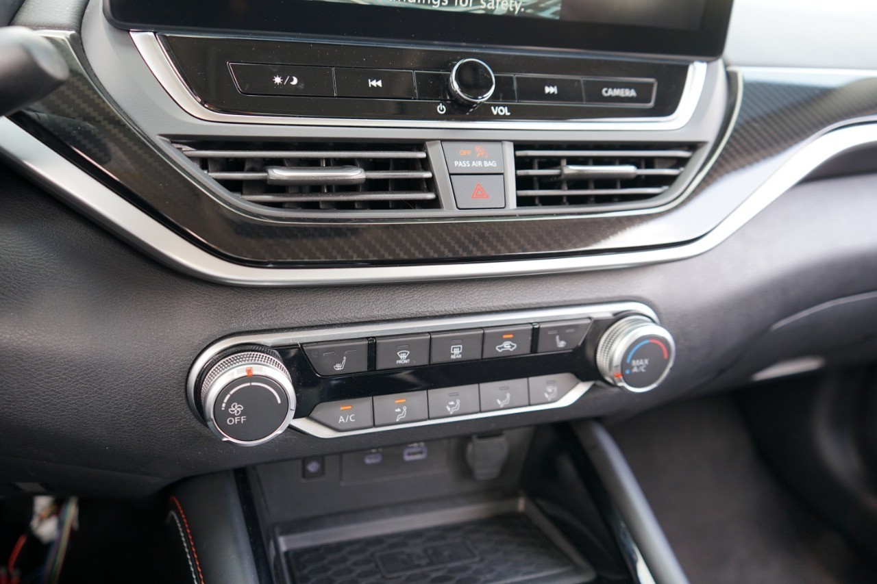 2023 Nissan Altima SR photo 18