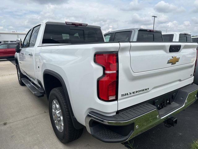 2025 Chevrolet Silverado 2500HD LTZ photo 2