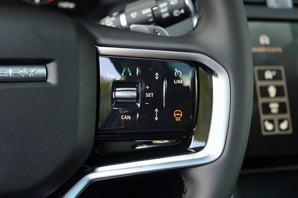 2025 Land Rover Discovery Sport S photo 15