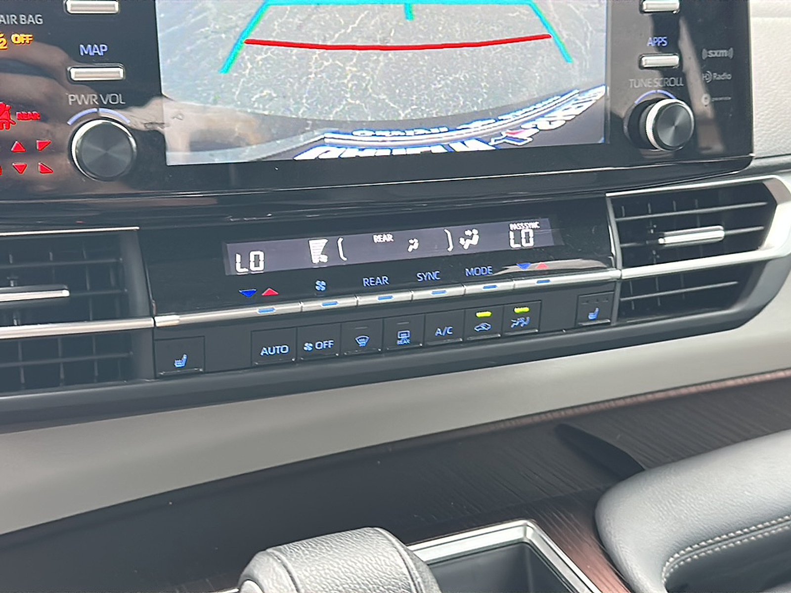 2024 Toyota Sienna XLE photo 23
