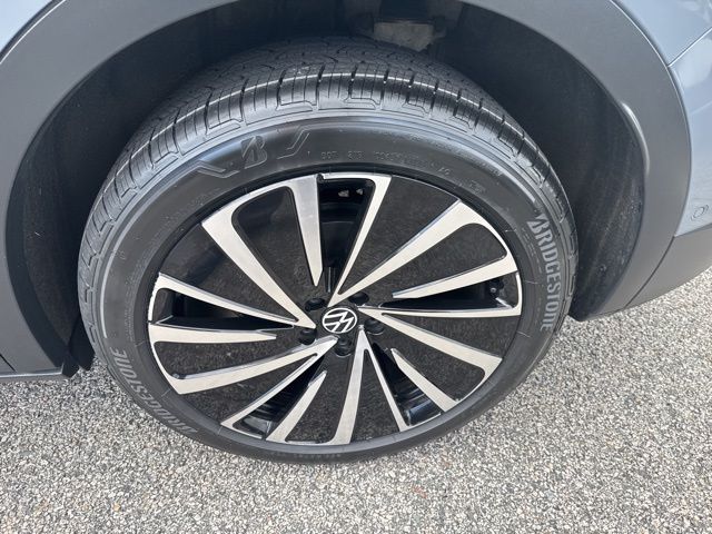 2023 Volkswagen ID.4 Pro Plus photo 14