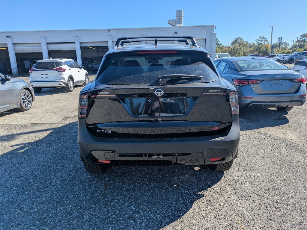 2026 Nissan Kicks SR photo 4