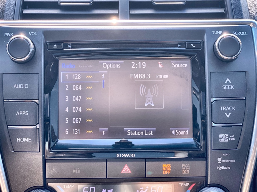 2016 Toyota Camry XLE photo 12
